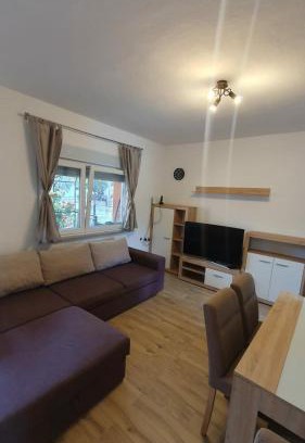 Pirovac Apartamento | Apartman Ena terasa&parking