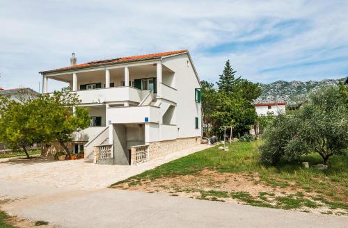 Seline Casa | Apartman Iva-family holiday 250 m from pebble beach