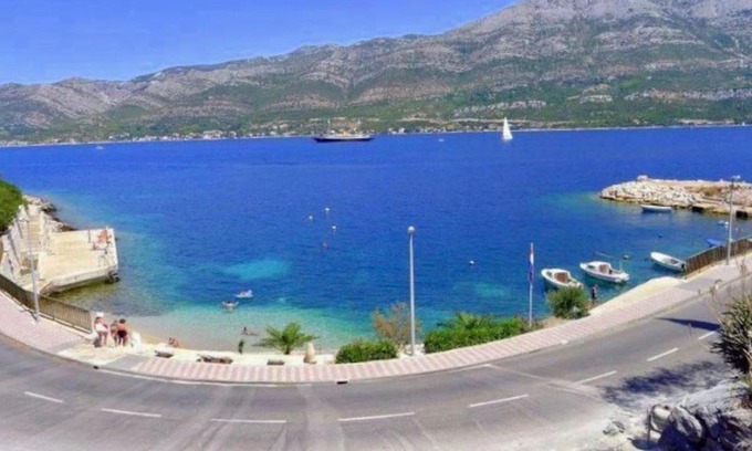 Medvinjak Apartamento | Apartman Mia- Spacious apartment with balcony and sea view