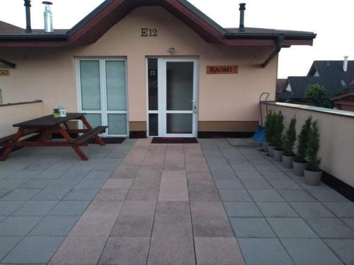 Velky Slavkov Apartamento | Apartman NAOMI E12