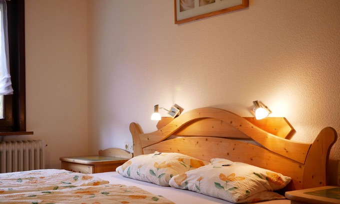 Bad Peterstal-Griesbach Apartamento | Apartamento "Nr 2" con jardín compartido, balcón y Wi-Fi