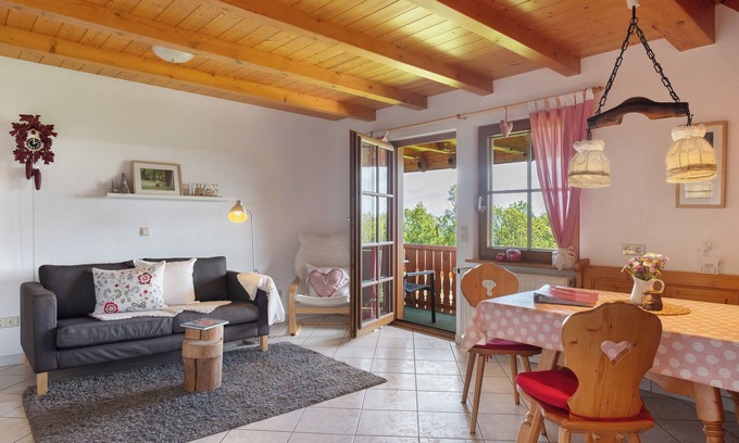 Schonach im Schwarzwald Apartamento | Apartamento 'Sonnenblick Mit Südbalkon' con jardín y balcón compartidos