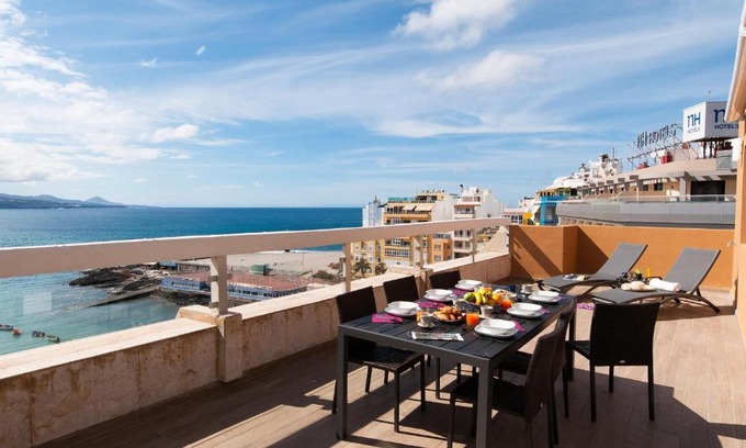 Las Palmas de Gran Canaria Apartamento | Apartment Las Canteras Nautilus 8D by VillaGranCanaria