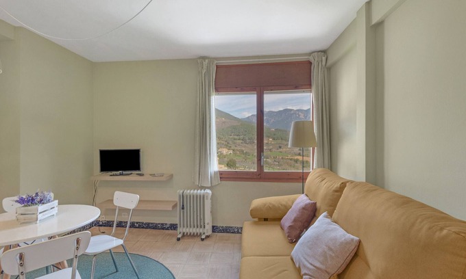 Sant Llorenc de Morunys Apartamento | Apartamento 'El Campanar' con vistas a la montaña, jardín compartido y Wi-Fi