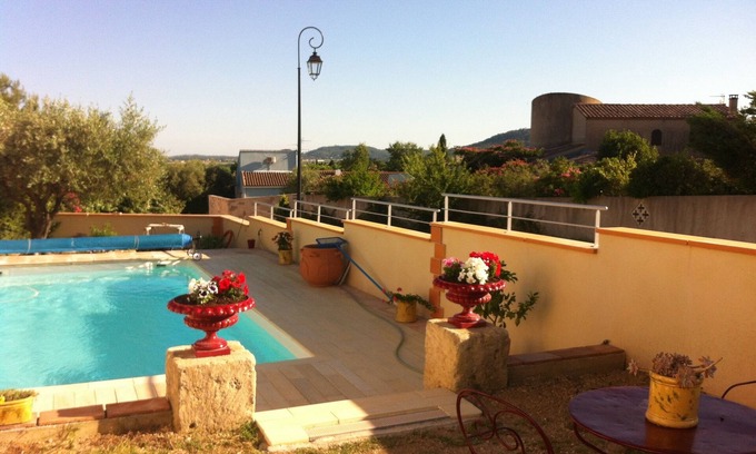 Saint-Come-et-Maruejols Apartamento | Apartment with swimming pool in a village : Nîmes 15 mn, sea 40 mn, Cévennes 1h
