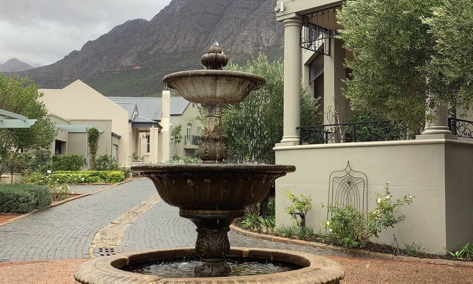 Saint-Cyr-au-Mont-d'Or Apartamento | Apartment Franschhoek, 2 Bedrooms Pool, Spa, restaurant Stunning security estate