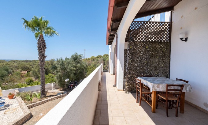 Maruggio Apartamento | Apartamento 'Marubium - Commenda' con piscina compartida, Wi-Fi y aire acondicionado