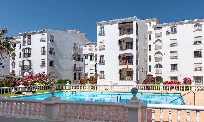 San Luis de Sabinillas Apartamento | Apartamento 'Manilva Home' con vistas a la montaña, Wi-Fi y aire acondicionado.