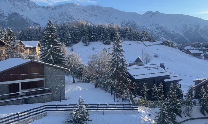 Saint-Etienne-de-Tinee Apartamento | Apartamento 'Chaleureux La Montagne' con jardín privado y balcón