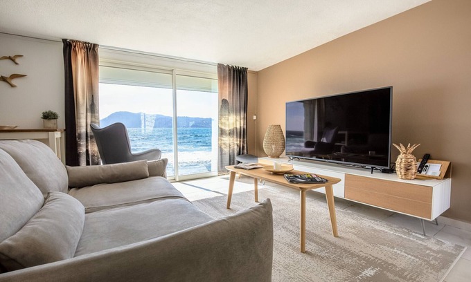 Saint-Mandrier-sur-Mer Apartamento | Apartamento 'Le Ponton' con jardín privado, Wi-Fi y aire acondicionado