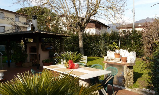 Cinquale Apartamento | cómodo apartamento con jardín y terraza