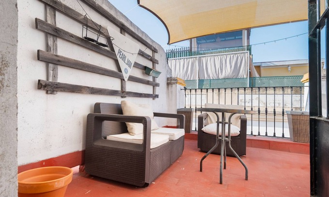 Encarnacion-Regina Apartamento | Apartment 'Ático En El Corazón De Sevilla' with Wi-Fi and Air Conditioning