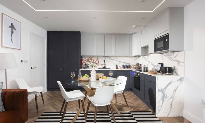 Porth Apartamento | Apartment 1, Oasis Sands - an apartment that sleeps 6 guests in 3 bedrooms