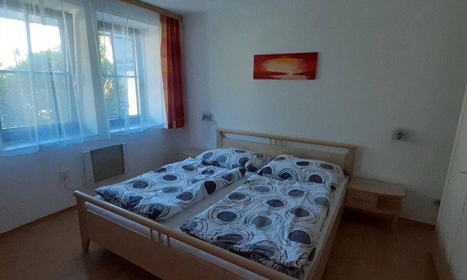 Illmitz Apartamento | Apartment/1 Schlafraum/hof - Ferienwohnungen & Weingut Fam. Kroiss