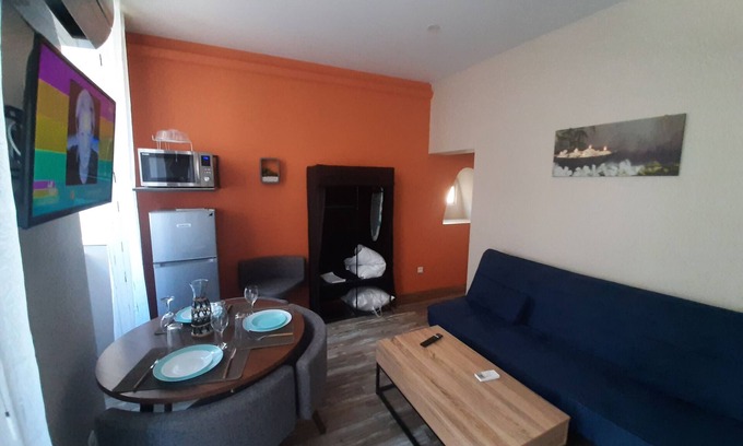 Bourg-Saint-Andeol Apartamento | Apartment '106 - Cosy T2' with Wi-Fi and Air Conditioning