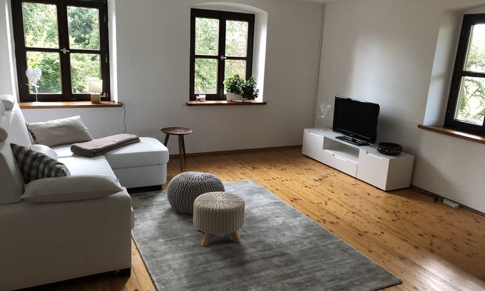 Bodnegg Apartamento | Apartamento de 110 m² con balcón y entrada independiente.