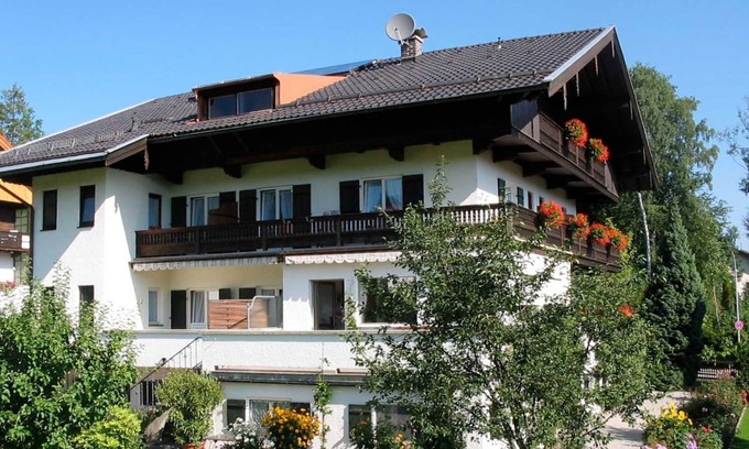Bad Wiessee Apartamento | Apartamento, 1er piso, n. ° 2, balcón orientado al sur y amplio hacia el oeste - Gästehaus Johanna