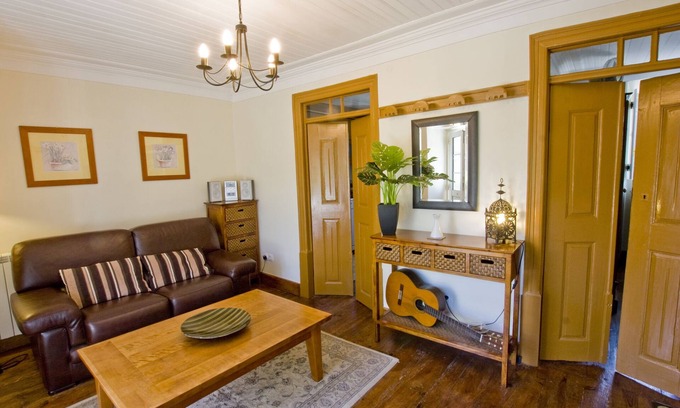 Penela Apartamento | Apartamento 2: apartamento tradicional de 4 habitaciones de estilo rústico