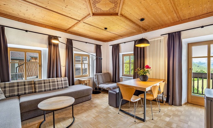 Issengo Apartamento | Apartamento '3' con vistas a la montaña, piscina compartida y Wi-Fi