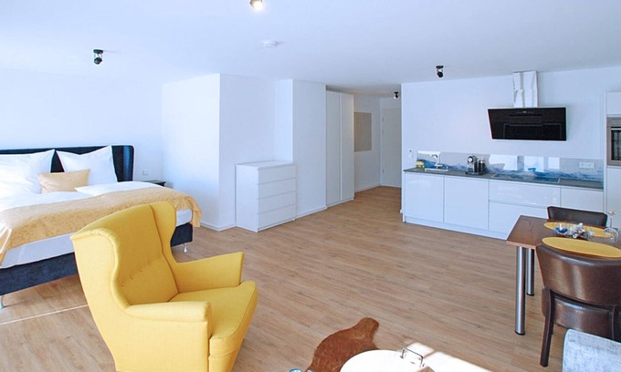 Gmain Apartamento | Estudio Deluxe para 1-4 personas, balcón con impresionantes vistas a la montaña