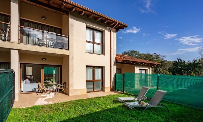 Llanes Apartamento | Apartamento '4 Jardin- Puerto Chico' con vistas a la montaña y jardín privado