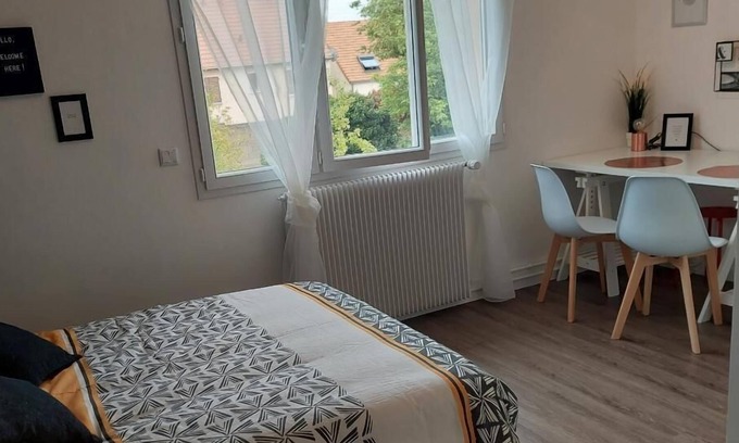 Trappes Apartamento | Apartamento-Baño en la habitacion-Vista al Jardín- nr.4