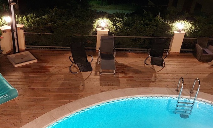 Vidreres Casa | --- Apartamento 4 personas con aire acondicionado y piscina privada.