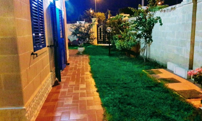 Torre Chianca Apartamento | APARTMENT 4 SLEEPS IN A VILLA ONLY 100MT FROM THE SEA OF SAND