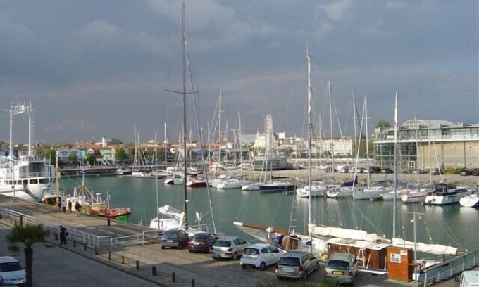 La Rochelle City Centre Apartamento | Apartamento de 41 m2, con GARAJE, vista al puerto, área del acuario, cerca de la estación de tren.