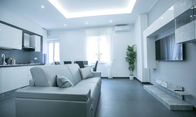 Naples City Centre Apartamento | Apartment 50 meters from Central Station! Ideal for both families and friends