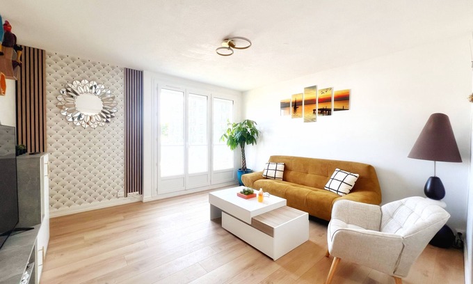 Chateau Apartamento | Apartment 65m2 Ground floor, free parking, Near Nantes