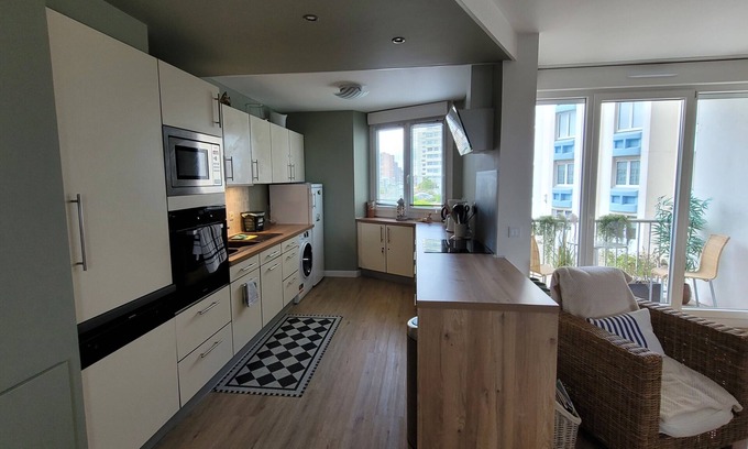 Dunkirk Apartamento | Apartamento de 80 m2 en Malo les Bains, junto al mar con vistas al mar y dunas