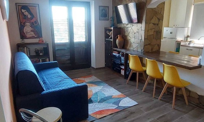 Monterosso Calabro Apartamento | Apartment at Aunt Maria's along the path of the Kalabria Coast to Coast