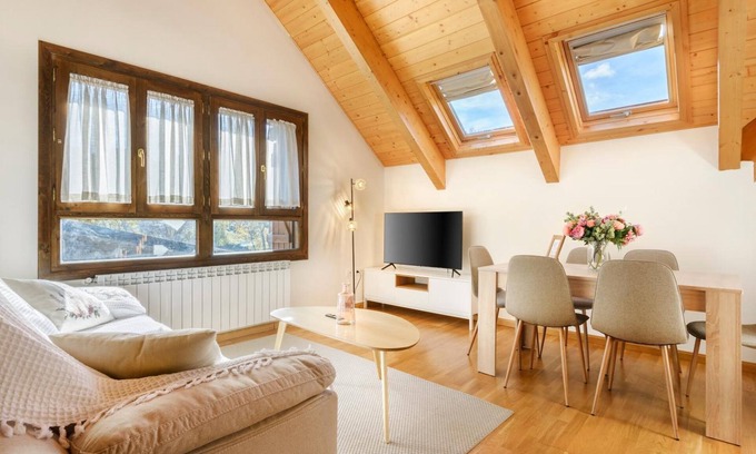 Escarrilla Apartamento | Apartamento 'A10 De Formigal' con vistas a la montaña, balcón y Wi-Fi