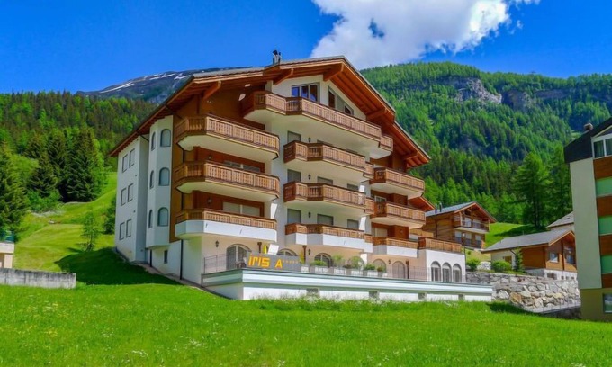 Leukerbad Apartamento | Apartamento A22 by Interhome