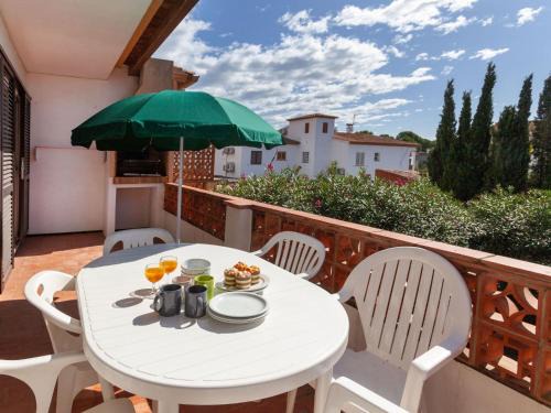 L'Escala Apartamento | Apartment Adelfa apt 6 by Interhome