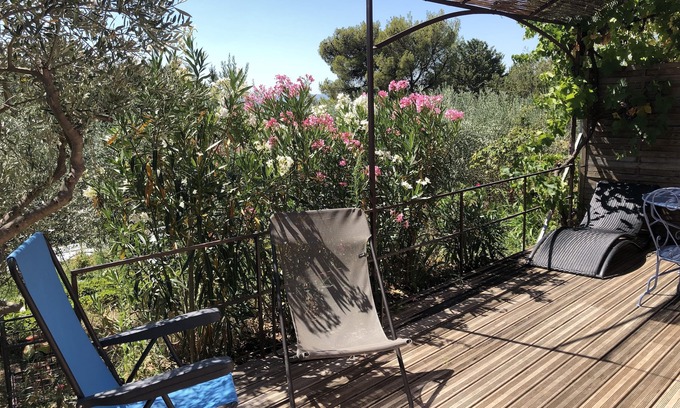 Lioux Apartamento | Apartamento contiguo al propietario, en el corazón del Luberon.