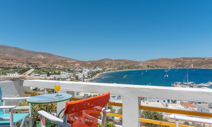 Livadi Apartamento | Apartamento 'Agnadi' con vistas al mar, balcón y aire acondicionado