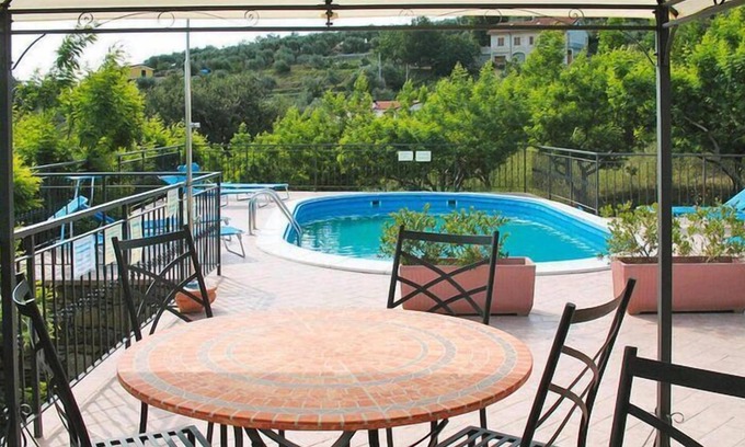 Torrazza Apartamento | Piso en Imperia con piscina comunitaria
