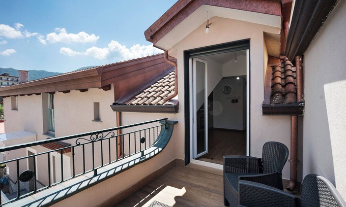 Piazza-Tralia-Pendolo Apartamento | Apartamento 'Alba' con vistas a la montaña, Wi-Fi y aire acondicionado