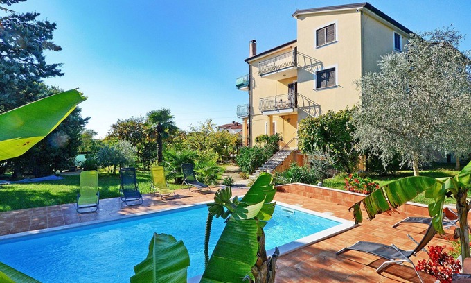Valica Apartamento | Apartamento Albina by Interhome