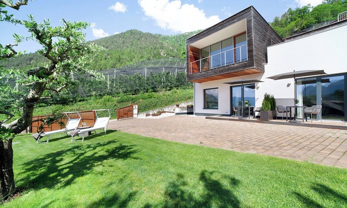 Rifiano Apartamento | Apartamento "Alivo Living Apartment Aurora" con vistas a la montaña y jardín