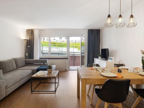 Davos-Platz Apartamento | Apartment Allod Park Haus C 106 by Interhome