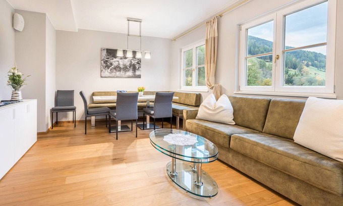 Valle Aurina Apartamento | Apartamento 'Alpen Living - 2ª planta' con vistas a la montaña, bañera de hidromasaje y Wi-Fi