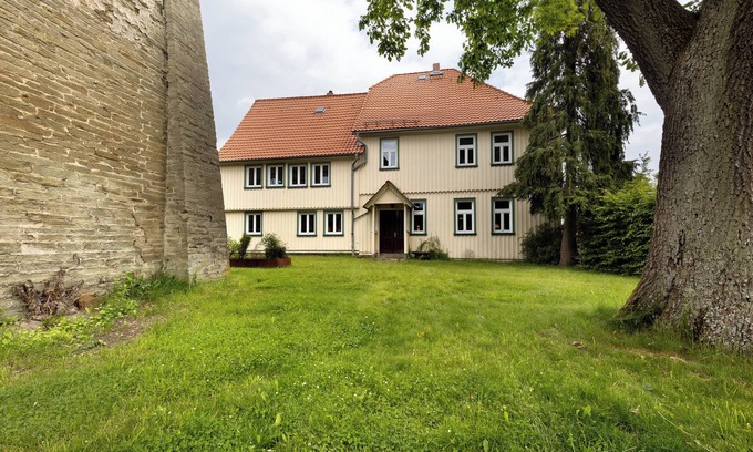 Huttenrode Apartamento | Apartamento 'Altes Pfarrhaus - Wohnung Farbwelt' con jardín privado y Wi-Fi