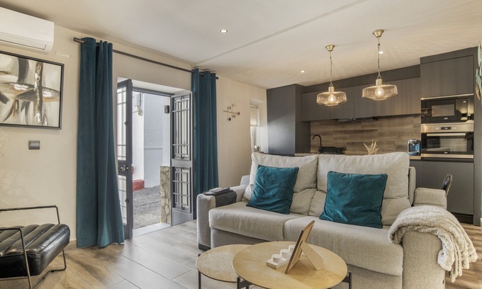 Ubrique Apartamento | Apartamento 'Alvarado Loft' con vistas a la montaña, Wi-Fi y aire acondicionado