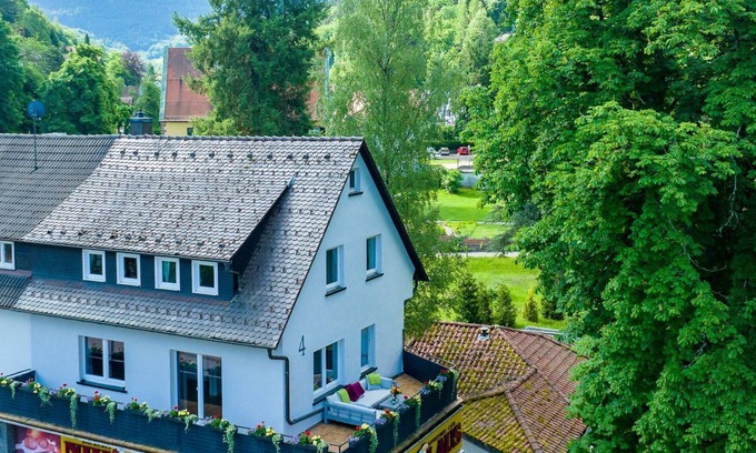 Bad Herrenalb Apartamento | Apartamento 'Am Klosterviertel' con balcón y Wi-Fi