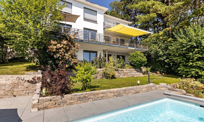 Daisendorf Apartamento | Apartamento 'Am Lichtenberg' con vistas al lago, terraza privada y Wi-Fi