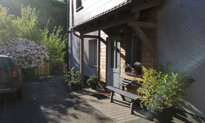 Meinerzhagen Apartamento | Apartamento 'Ferienwohnung Am Quellental' con terraza privada, jardín privado y Wi-Fi