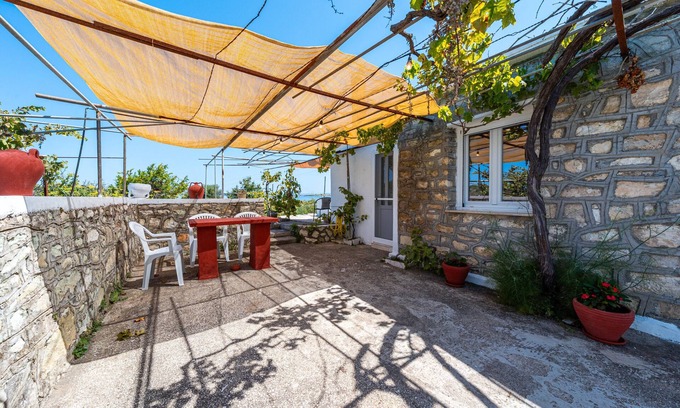 Antipaxos Apartamento | Apartamento 'Ambelaki' con vistas al mar, jardín privado y Wi-Fi